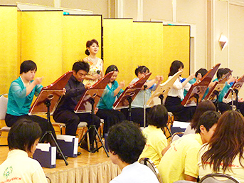 障がいのある奏者も出前演奏